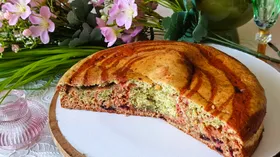 Пирог зебра с мятой и черешней