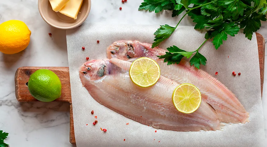 Мякоть у морского языка белая, плотная, но нежная и деликатная, с мелкой чешуей и тонкой кожей