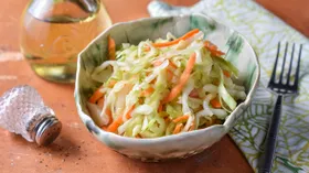Салат из свежей капусты и моркови (как в столовой)