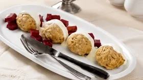 Шарики из рыбного фарша со свеклой и хреном