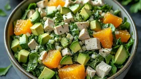 Салат с курицей, авокадо и апельсином