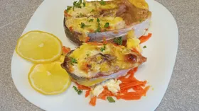 Треска запечённая с морковью и луком