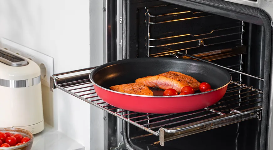 Лосось с песто из руколы и грецкого ореха