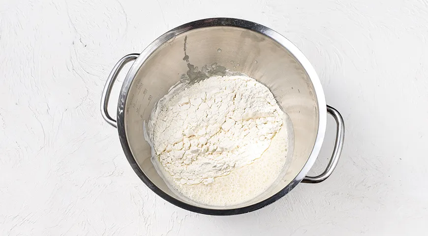 Кокосовый пирог на кефире со сливками