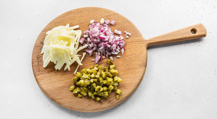 Салат с тунцом и горошком