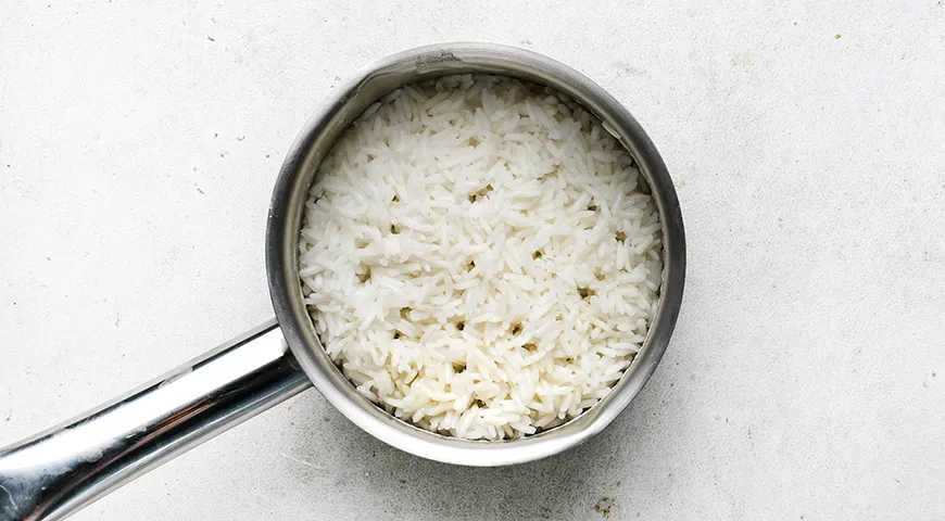 Рыбные тефтели с рисом в томатном соусе в духовке