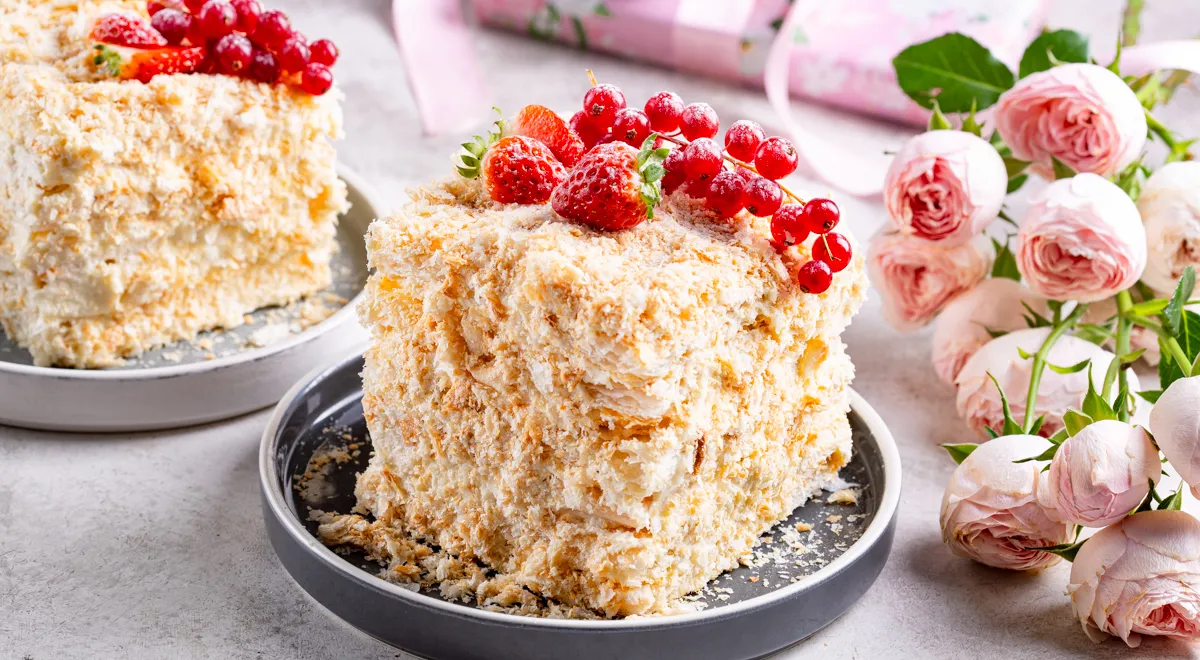 Рецепт торта «Наполеон» из слоеного теста с заварным кремом