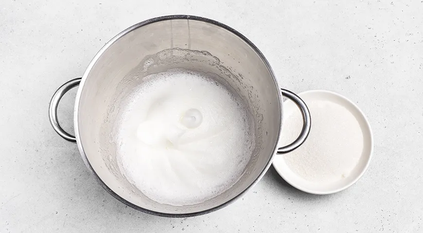 Крем белковый на сметане