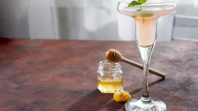 MADAME WONG: ПОЗДНИЕ ЗАВТРАКИ С КОКТЕЙЛЯМИ