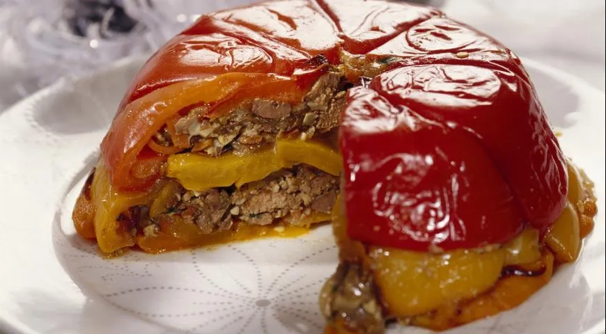 Террин из сладких перцев с печеночным салатом