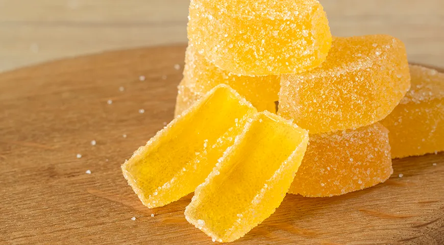 Главные маркеры свежести мармелада — упругая, но податливая консистенция и четкая форма