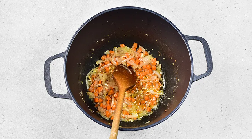 Солдатская каша из гречки с тушенкой