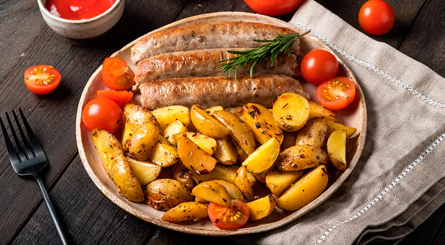 К купатам отлично подходит любой гарнир из картофеля