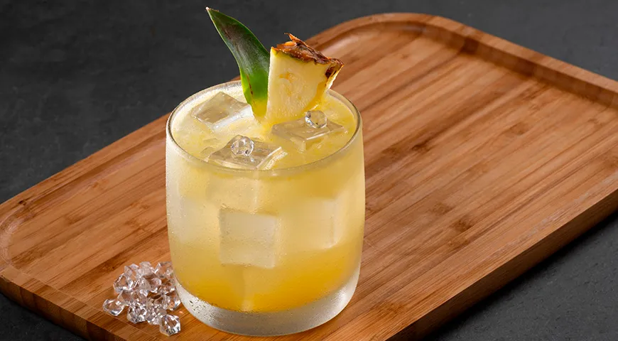 Знаменитый предприниматель Дункан Никол создал в своем баре Bank Exchange коктейль с писко — Pisco Punch, — который стал культовым напитком