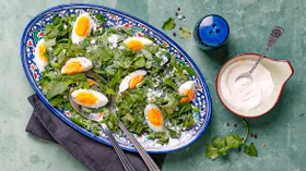 Салат со шпинатом и яйцом Далгу
