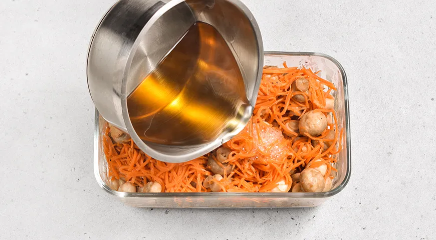 Маринованные шампиньоны с морковью по-корейски