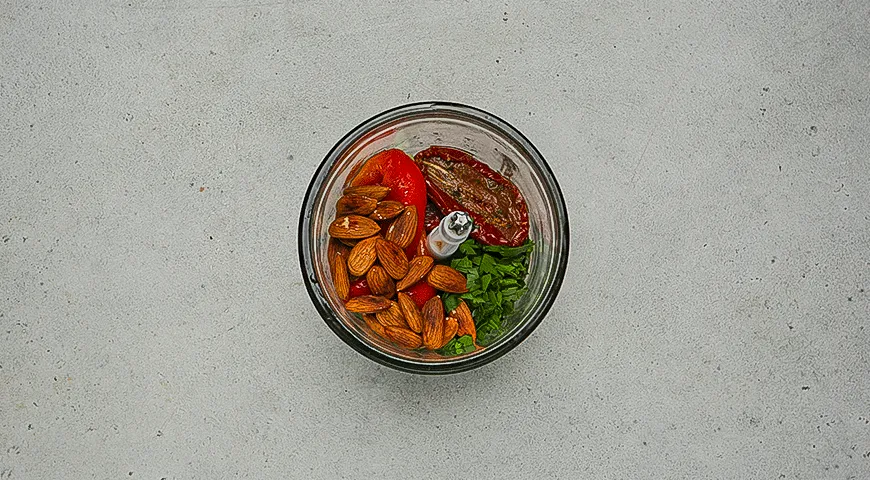 Спагетти с соусом Ромеско