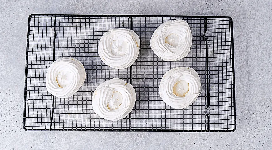 Мини-Павлова с сырным кремом