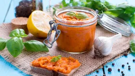 Икра кабачковая с томатной пастой и майонезом