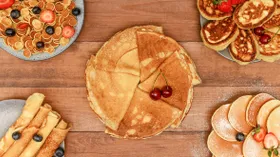 Эксперт поделилась, в чем разница между блинами, оладьями и панкейками и как сделать их пышными