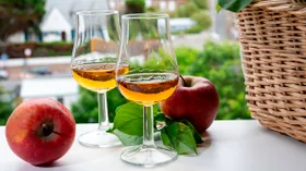 Не сидр и не коньяк: чем на самом деле интересен кальвадос