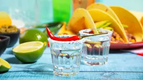 Как выбрать и пить текилу: от чтения этикетки до мексиканских традиций