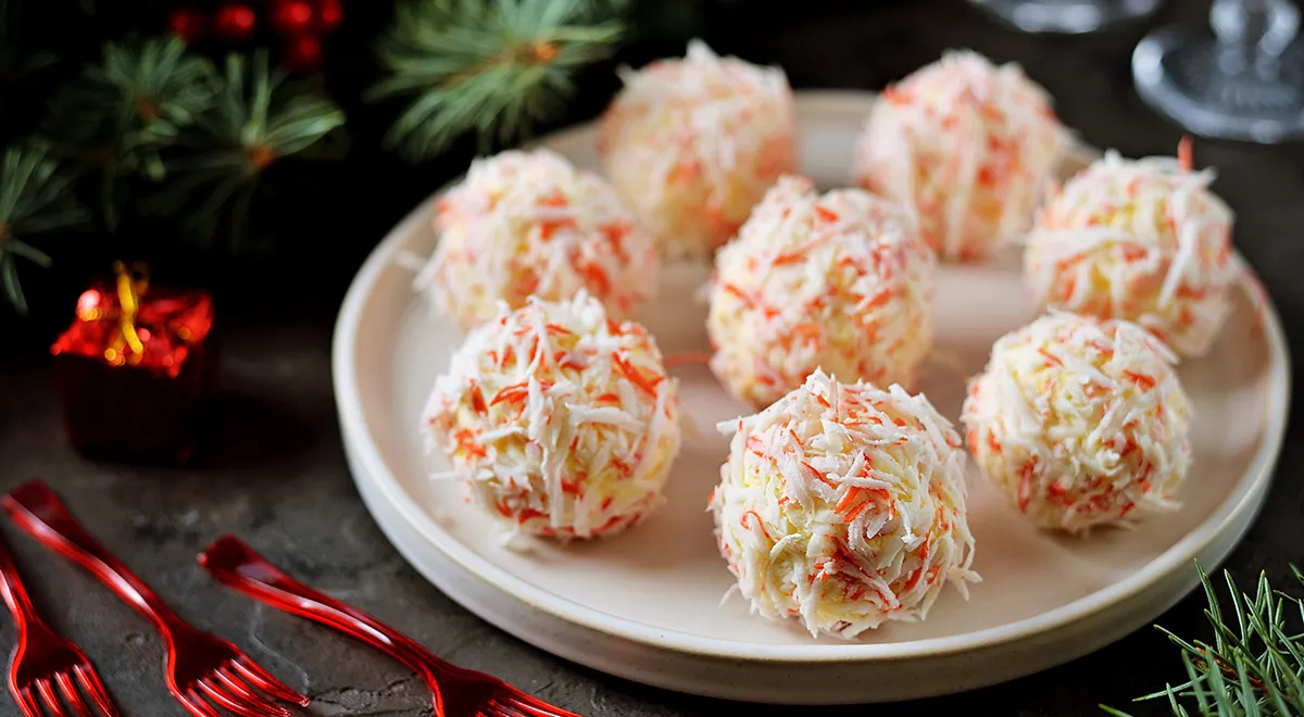 Рецепт сырных шариков из крем-чиза с крабовыми палочками