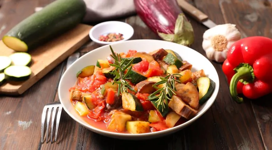 Рататуй – любимое овощное рагу и одно из самых популярных у нас гастрономических заимствований западной кухни