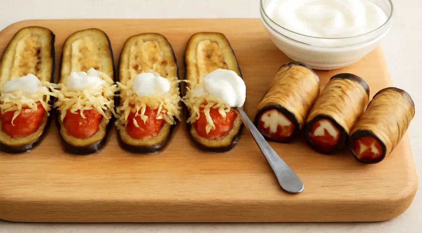 Рулетики из баклажанов с помидорами, сыром и чесноком