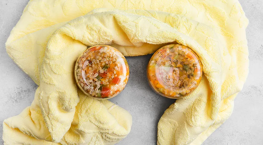 Рассольник на зиму с перловкой и свежими огурцами