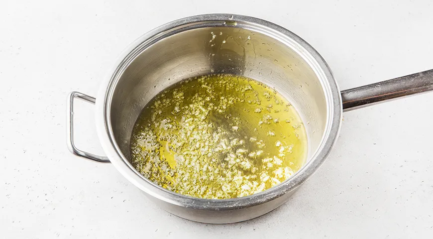 Спагетти с томатным соусом