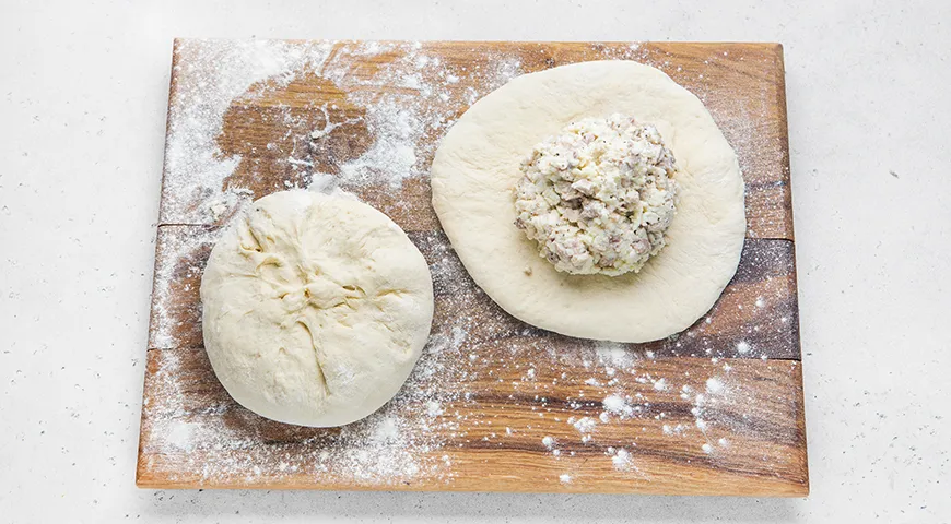 Осетинский пирог с курицей и сыром