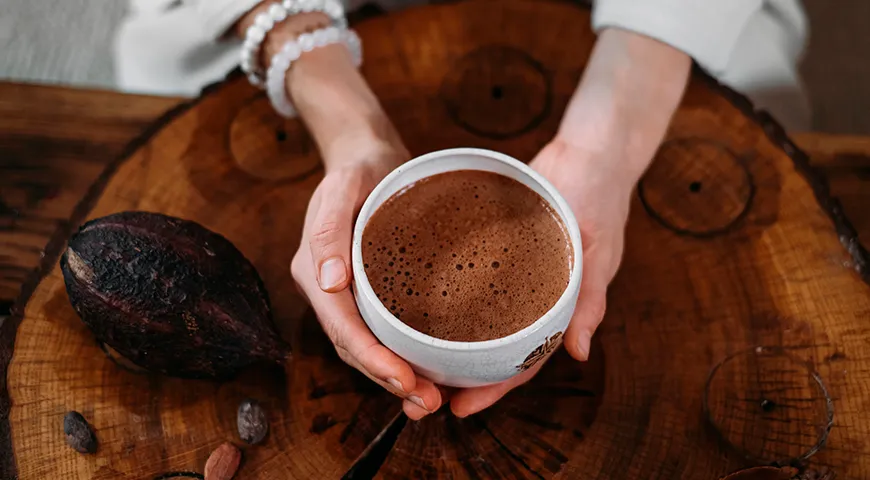 Какао на молоке 3,2% без сахара — около 130–140 ккал