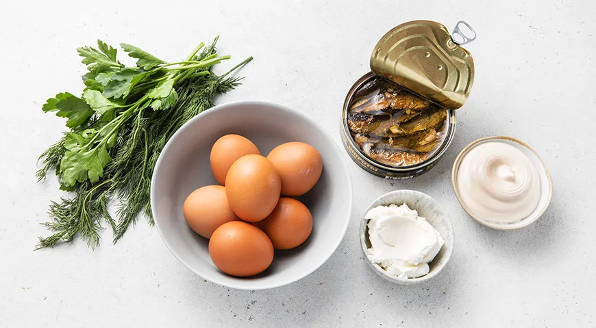 Яйца, фаршированные шпротами