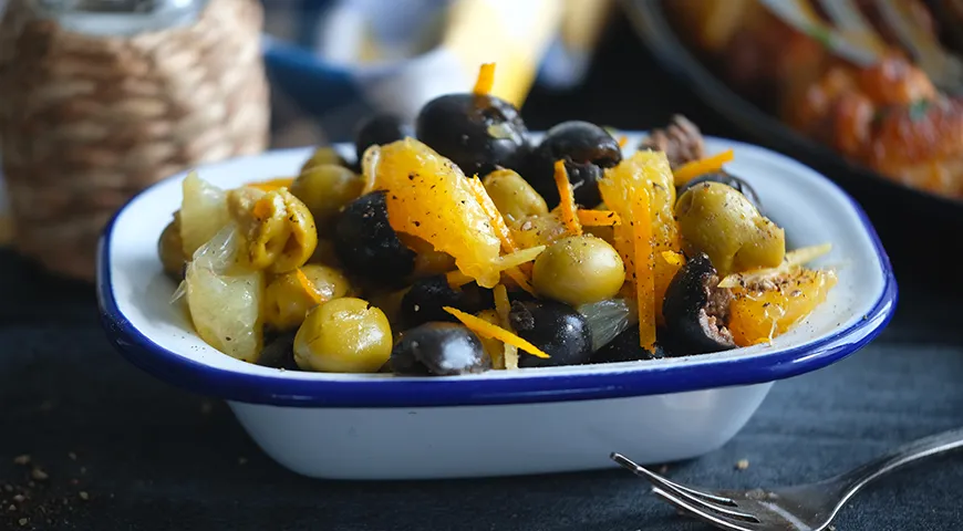 Оливки и маслины, маринованные с цитрусовыми