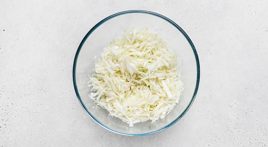 Салат из свежей капусты с чесноком