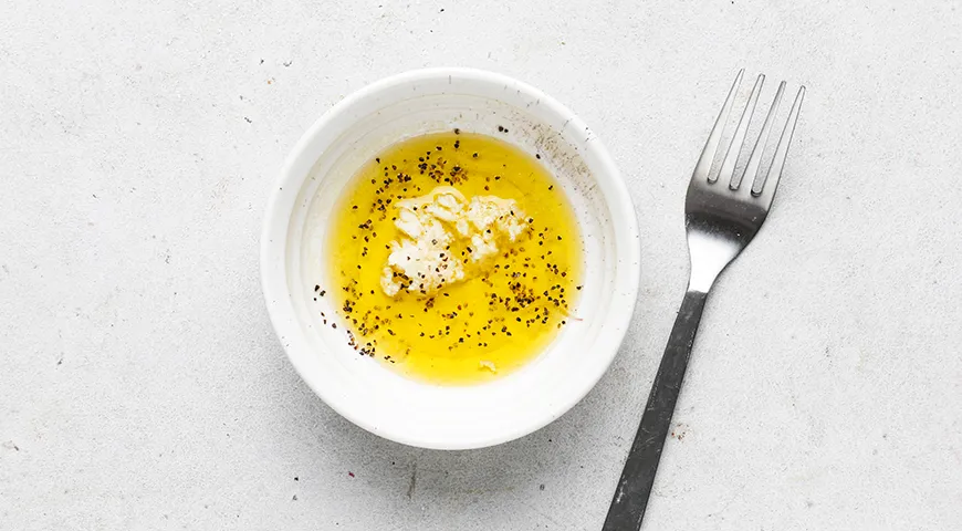 Салат с брокколи, помидорами, яйцами и луком