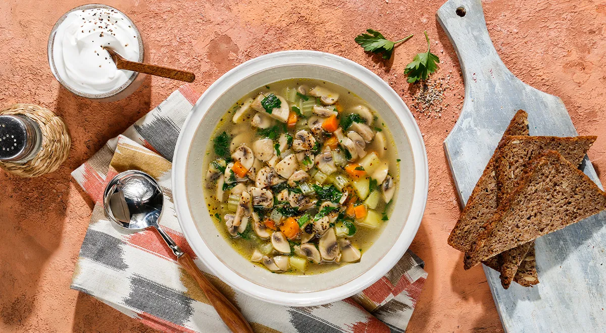 Рецепт быстрого супа из свежих шампиньонов, картофеля и моркови