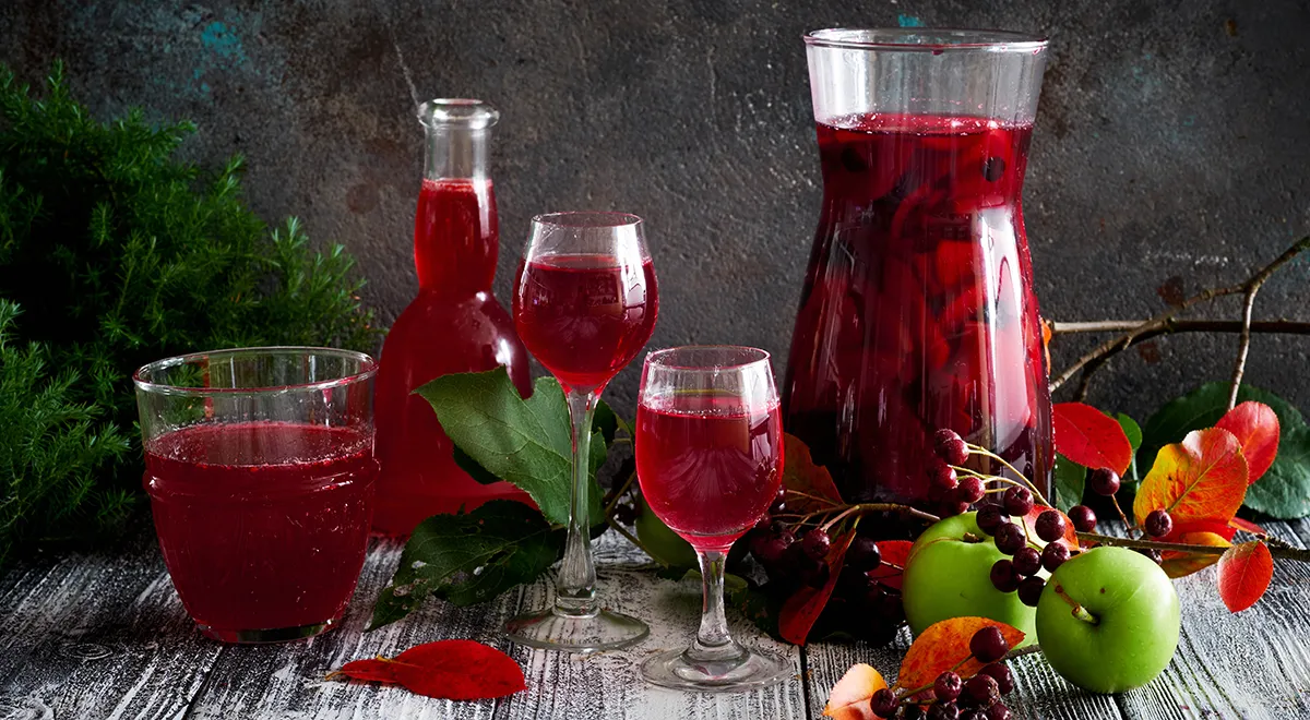 Брусничный мартини, ликер из шиповника и другие яркие напитки из осенних ягод. Секреты и рецепты