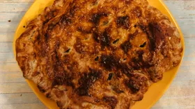 Слоеный пирог с крапивой и яйцом
