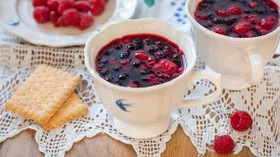 Компот из черной смородины и малины