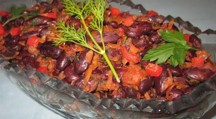 Овощной салат с красной фасолью