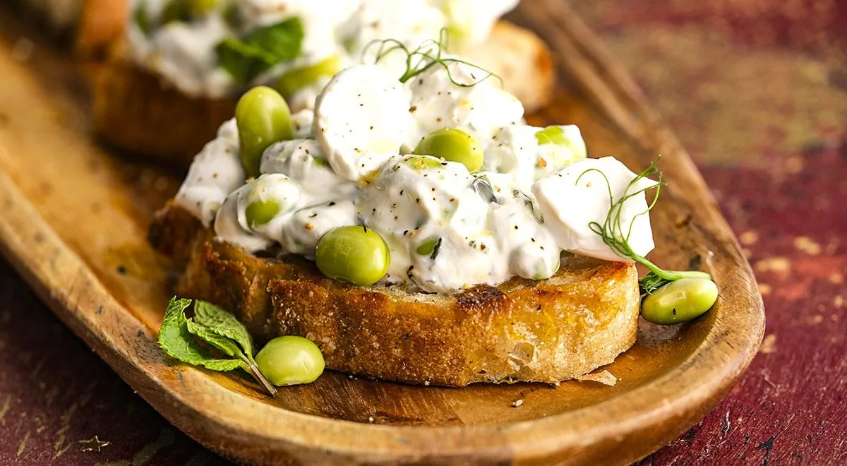 Сметанный соус с козьим сыром и мятой