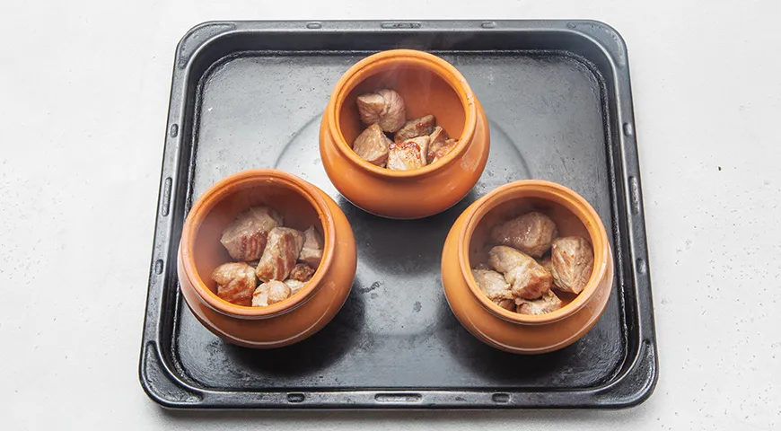 Гречка с мясом в горшочке