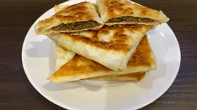 Пирожки  с мясом и сыром по-кавказски из лаваша