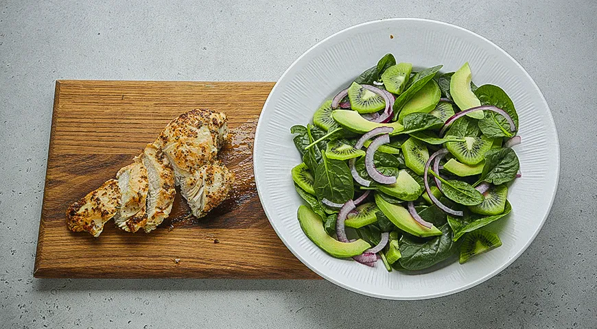 Салат из киви с курицей