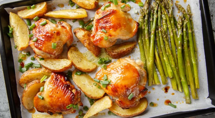 Пергамент для выпечки поможет не только готовить, но и определить степень разогрева духовки