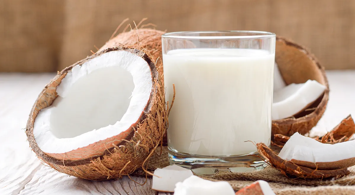 Качественное кокосовое молоко имеет нежный, слегка сладковатый сливочный вкус с узнаваемыми кокосовыми нотками