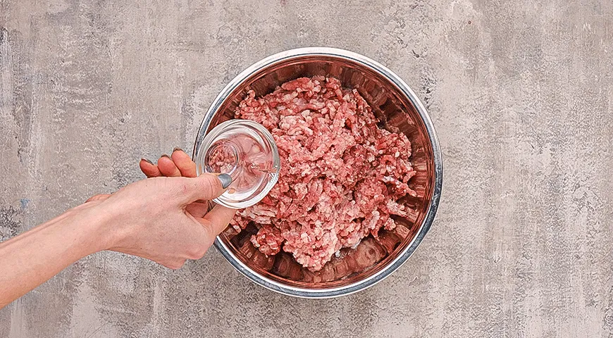 Жареные дамплинги со свининой