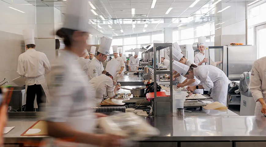 В Институте Поля Бокюза проходят стажировку молодые повара не только из России, но и из других стран (фото: Анна Липман)